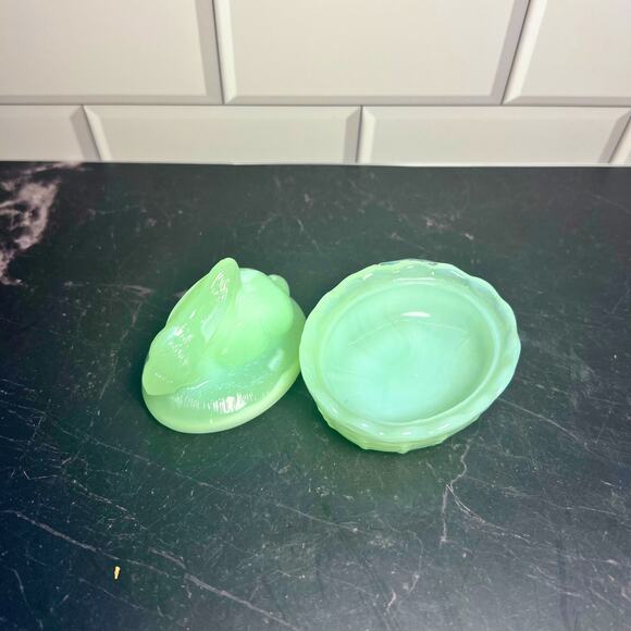 Jadeite Mini Bunny on Nest - Picture 2 of 2